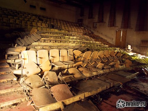 Заброшенный дом отдыха в Гаграх, Абхазия Заброшенный дом отдыха в Гаграх, Абхазия