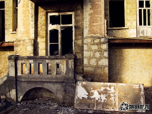 Заброшенный дом отдыха в Гаграх, Абхазия Заброшенный дом отдыха в Гаграх, Абхазия