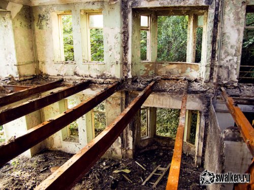 Заброшенный дом отдыха в Гаграх, Абхазия Заброшенный дом отдыха в Гаграх, Абхазия