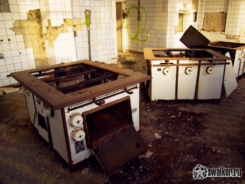 Заброшенный дом отдыха в Гаграх, Абхазия Заброшенный дом отдыха в Гаграх, Абхазия