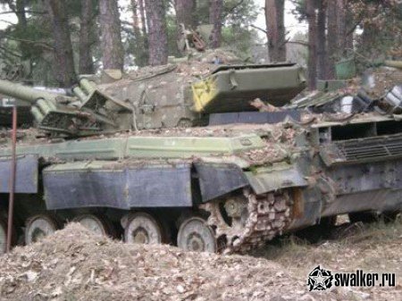 Танковое кладбище в Дарницком лесу, Киев Танковое кладбище в Дарницком лесу, Киев