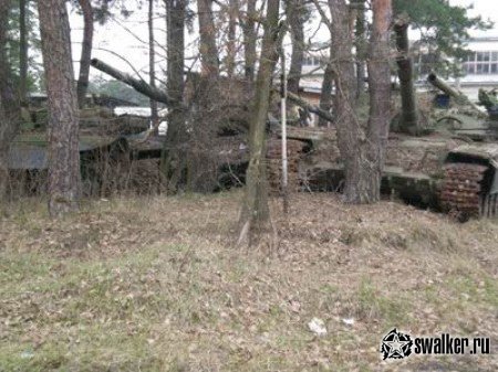 Танковое кладбище в Дарницком лесу, Киев Танковое кладбище в Дарницком лесу, Киев