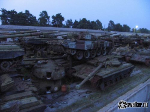 Танковое кладбище в Дарницком лесу, Киев Танковое кладбище в Дарницком лесу, Киев