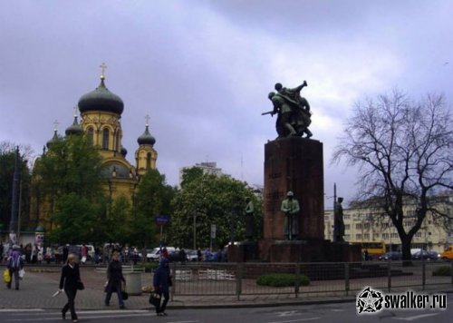 Памятники воинам