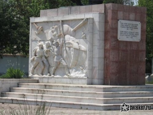 Памятники воинам Памятники воинам