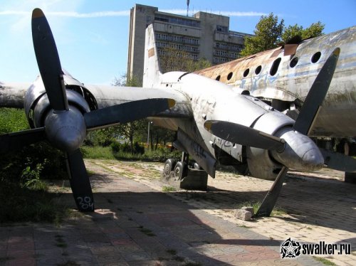 Заброшенный самолет в Абхазии Заброшенный самолет в Абхазии