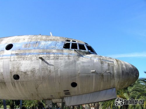 Заброшенный самолет в Абхазии Заброшенный самолет в Абхазии