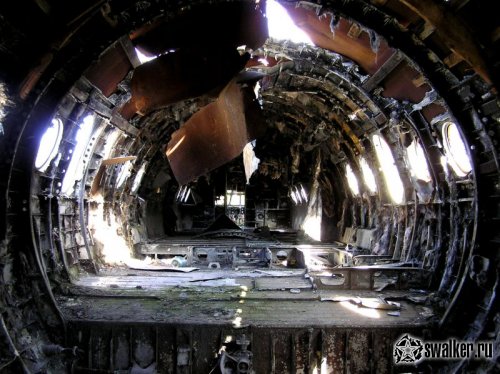 Заброшенный самолет в Абхазии Заброшенный самолет в Абхазии