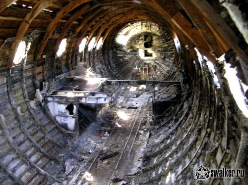 Заброшенный самолет в Абхазии Заброшенный самолет в Абхазии