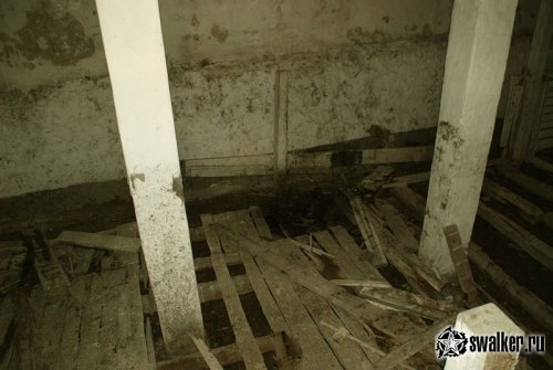 Заброшенная военная часть, Украина