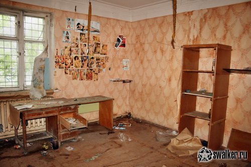 Заброшенное заводоуправление, Свердловская область