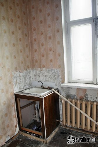 Заброшенное заводоуправление, Свердловская область