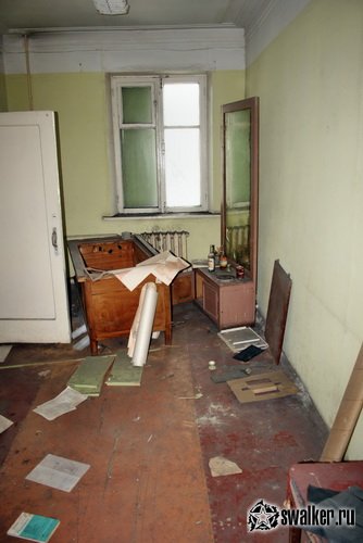 Заброшенное заводоуправление, Свердловская область