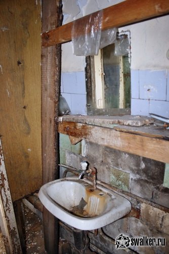 Заброшенное заводоуправление, Свердловская область