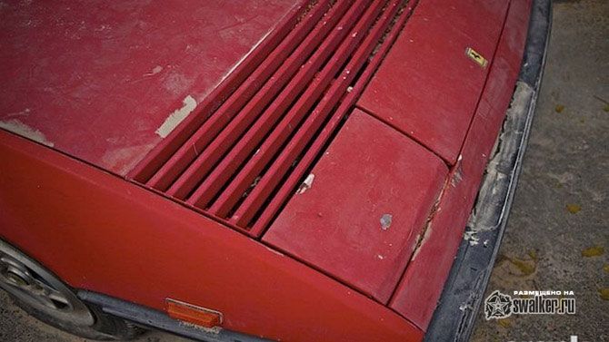 Забытый на стоянке Ферарри