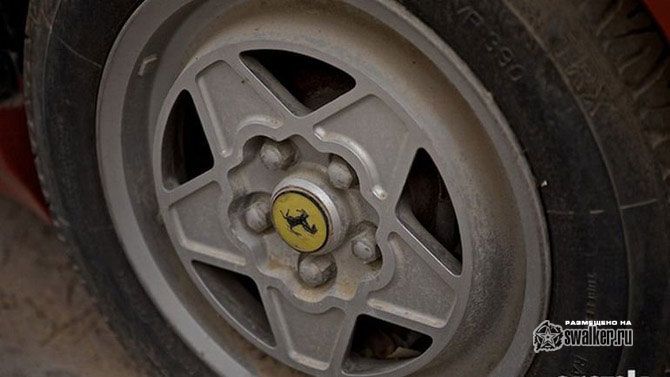 Забытый на стоянке Ферарри