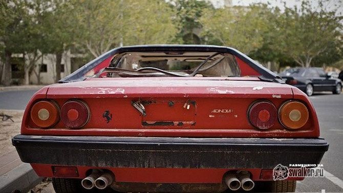 Забытый на стоянке Ферарри