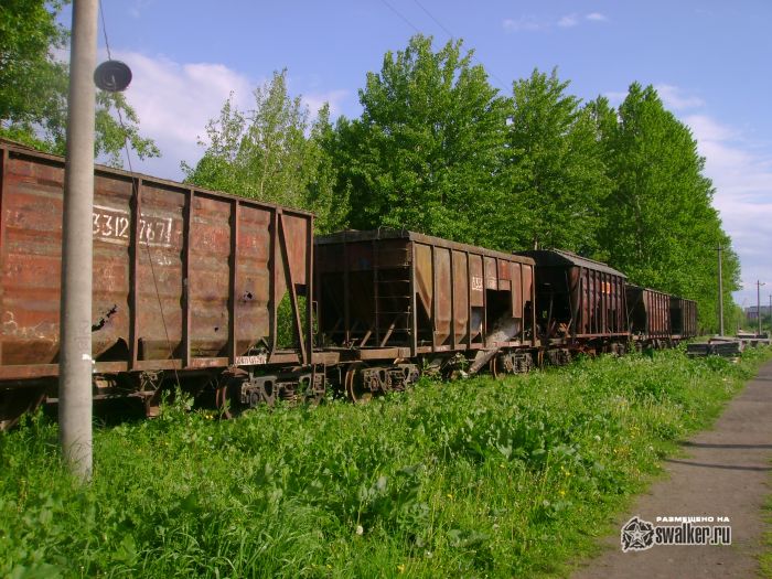Брошенный состав на заржавленных путях