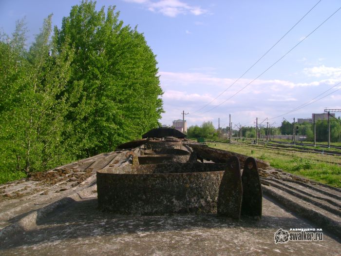 Брошенный состав на заржавленных путях