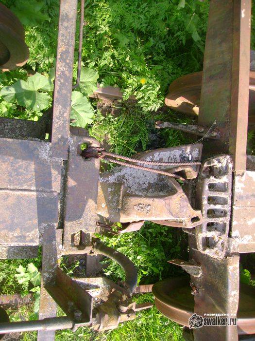 Брошенный состав на заржавленных путях