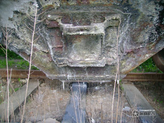 Брошенный состав на заржавленных путях