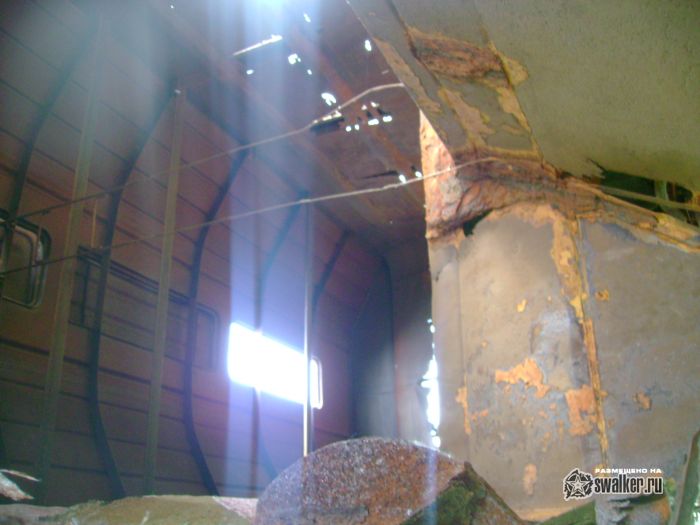 Брошенный состав на заржавленных путях