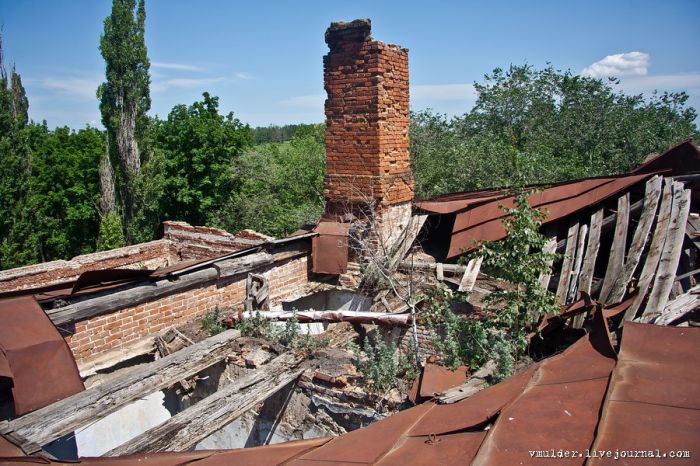 Заброшенный корпус психбольницы в Орловке