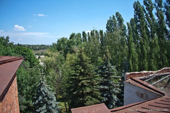 Заброшенный корпус психбольницы в Орловке
