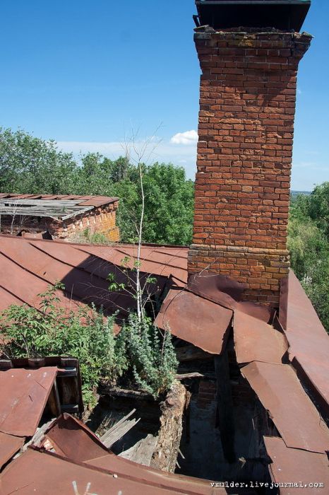 Заброшенный корпус психбольницы в Орловке