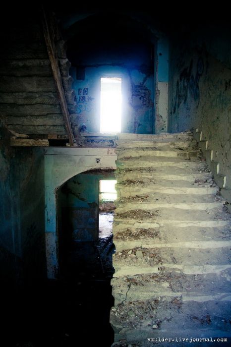 Заброшенный корпус психбольницы в Орловке