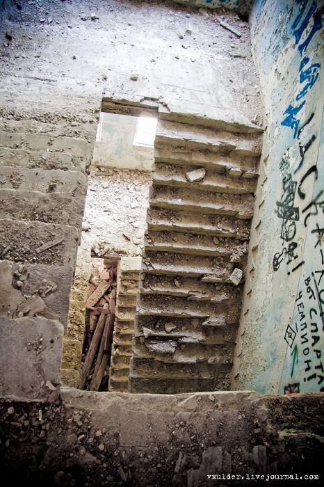 Заброшенный корпус психбольницы в Орловке