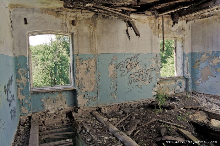 Заброшенный корпус психбольницы в Орловке
