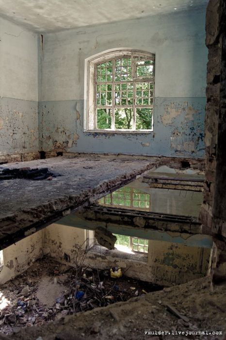 Заброшенный корпус психбольницы в Орловке