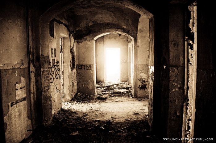 Заброшенный корпус психбольницы в Орловке