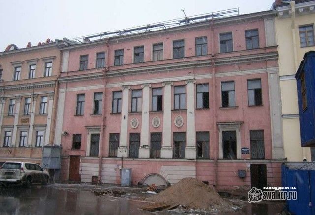 Заброшенные дома на набережной Лейтенанта Шмидта, Санкт-Петербург Заброшенные дома на набережной Лейтенанта Шмидта, Санкт-Петербург