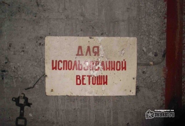 Оставленный гараж с машинами, Республика Коми Оставленный гараж с машинами, Республика Коми