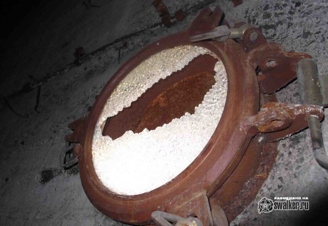 Оставленный гараж с машинами, Республика Коми Оставленный гараж с машинами, Республика Коми