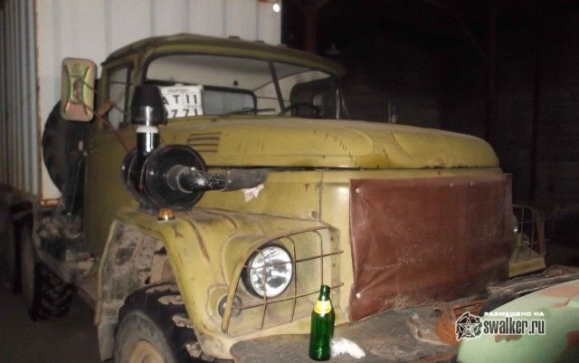 Оставленный гараж с машинами, Республика Коми Оставленный гараж с машинами, Республика Коми