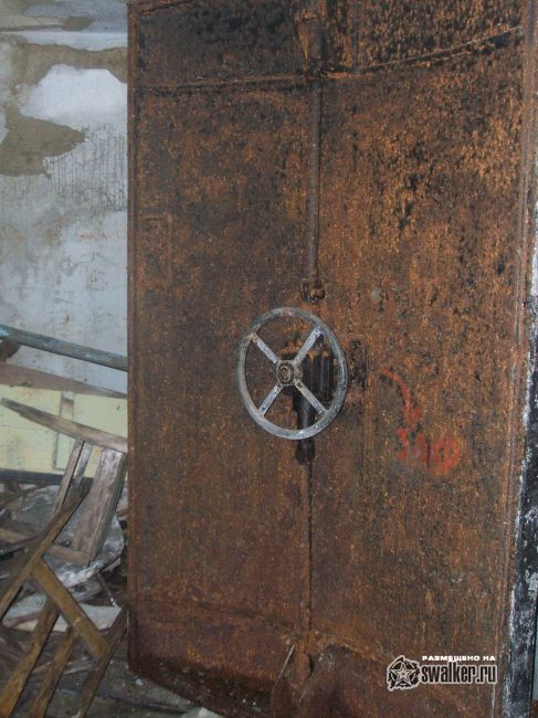 Заброшенное бомбоубежище, Южно-Сахалинск Заброшенное бомбоубежище, Южно-Сахалинск