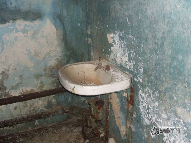 Заброшенное бомбоубежище, Южно-Сахалинск Заброшенное бомбоубежище, Южно-Сахалинск