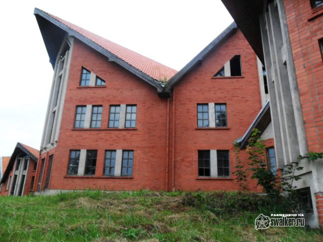 Недостроенная гостиница DALBES LICIS, Далбе, Латвия