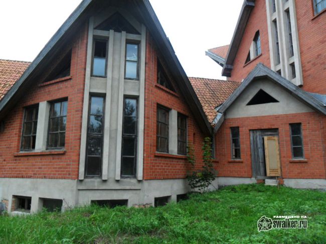 Недостроенная гостиница DALBES LICIS, Далбе, Латвия