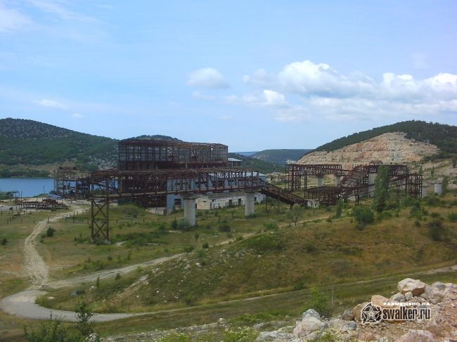 Заброшенный карьер