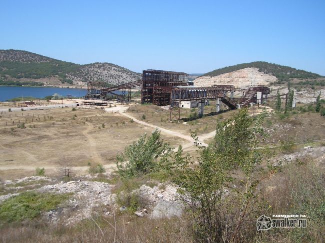 Заброшенный карьер