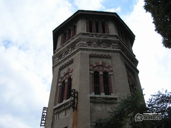 Заброшенная водонапорная башня  Заброшенная водонапорная башня