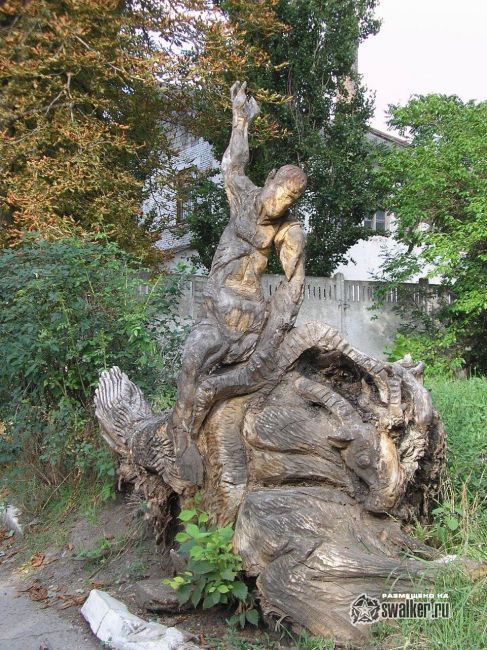 Заброшенная водонапорная башня  Заброшенная водонапорная башня