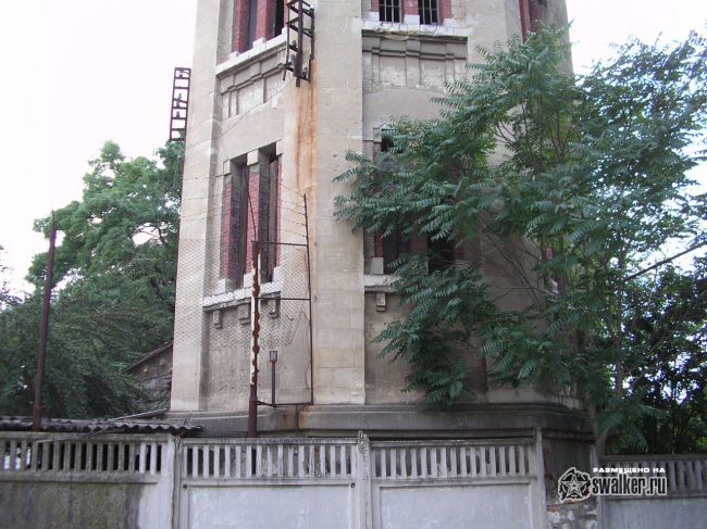 Заброшенная водонапорная башня  Заброшенная водонапорная башня