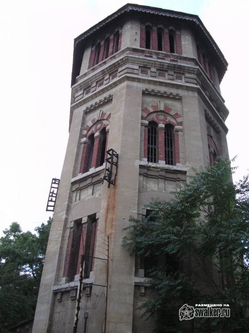 Заброшенная водонапорная башня  Заброшенная водонапорная башня