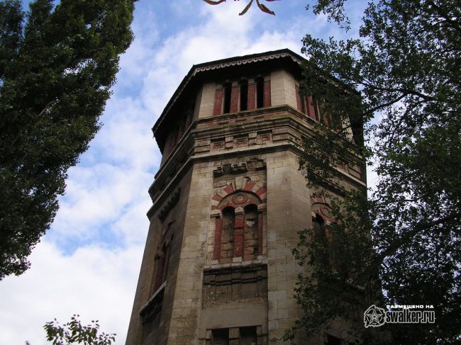 Заброшенная водонапорная башня  Заброшенная водонапорная башня