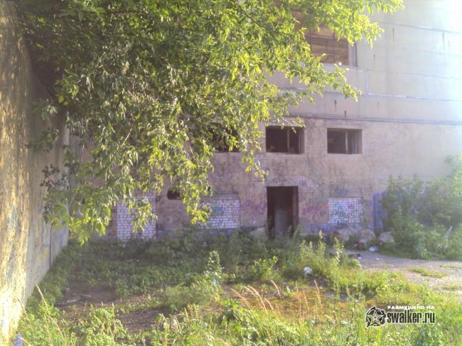 Заброшенное здание завода УВМ